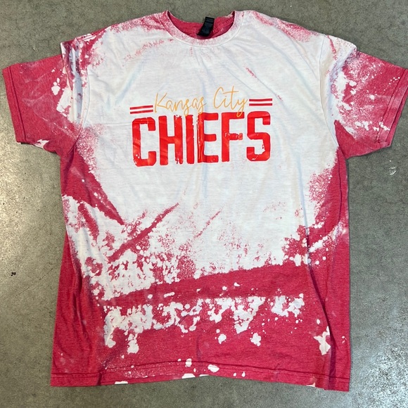 Gildan Tops - LN unisex bleached Kansas City Chiefs tee size xl